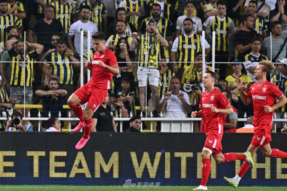 老将新秀共 老将新秀共